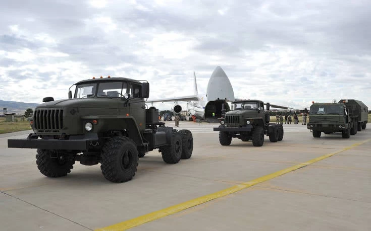 Οι πρώτες φωτογραφίες από την άφιξη των S-400 στην Τουρκία